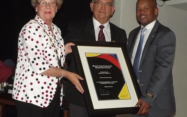 The Overstrand Municipality are from Left: Mayor Nicolette Botha-Guthrie, Municipal Manager Coenie Groenewald and Director Local Economic Development SolomziMadikane 